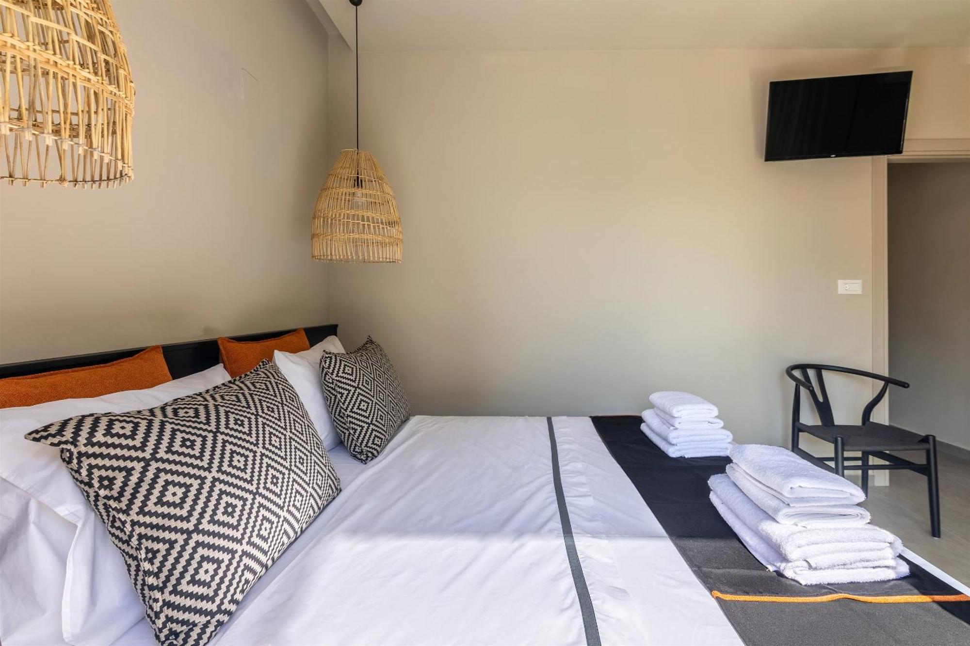 Andrews Luxury Suites Near The Airport Heraklion Exterior foto