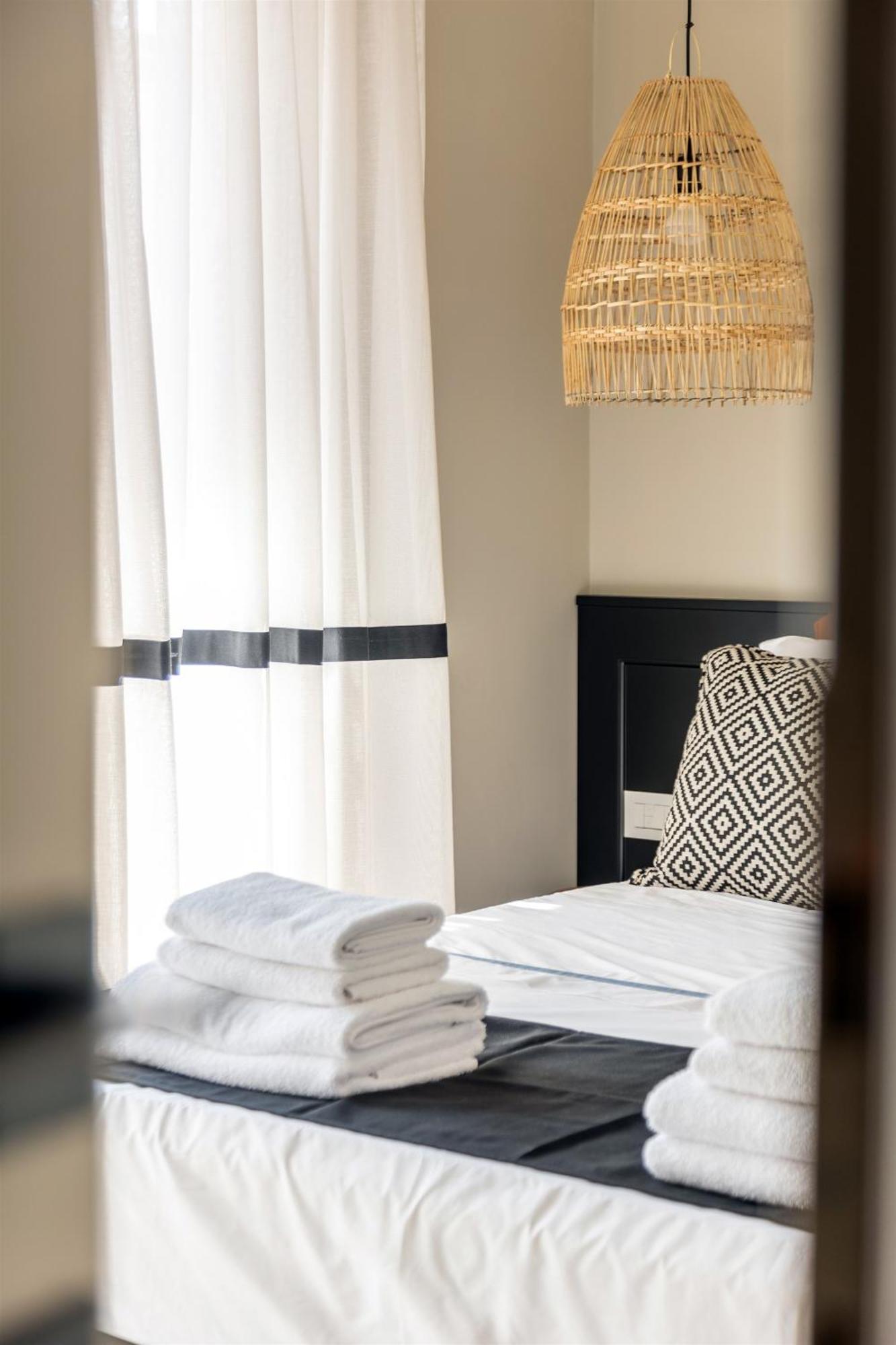Andrews Luxury Suites Near The Airport Heraklion Exterior foto